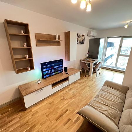 Airport Flyhub Chic Apartment Iasi Ngoại thất bức ảnh