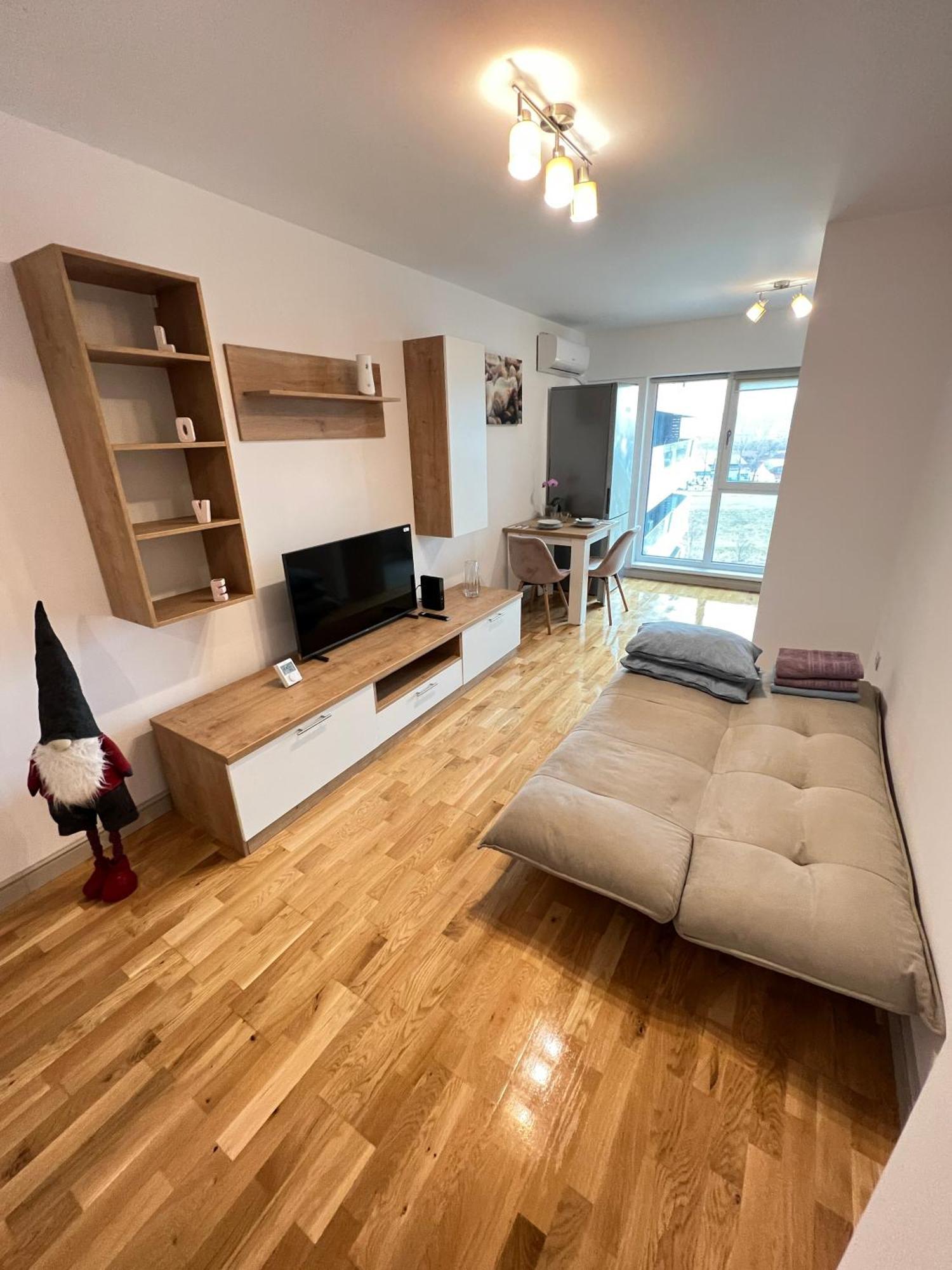 Airport Flyhub Chic Apartment Iasi Ngoại thất bức ảnh