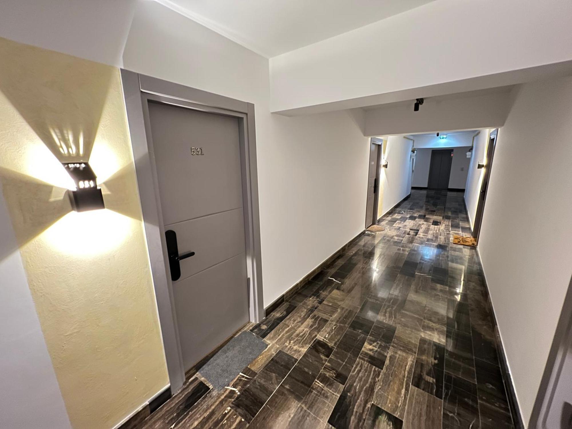 Airport Flyhub Chic Apartment Iasi Ngoại thất bức ảnh