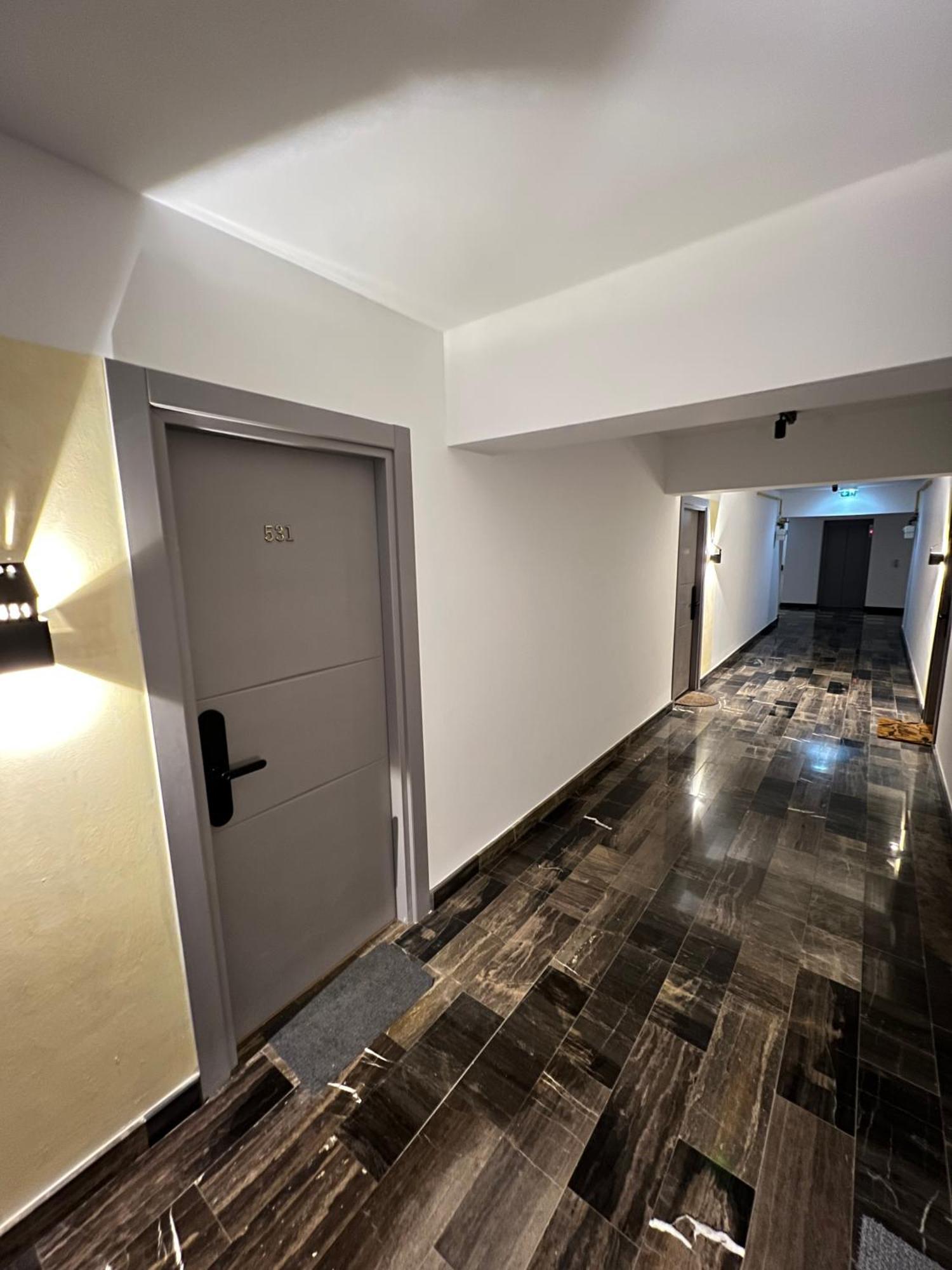 Airport Flyhub Chic Apartment Iasi Ngoại thất bức ảnh