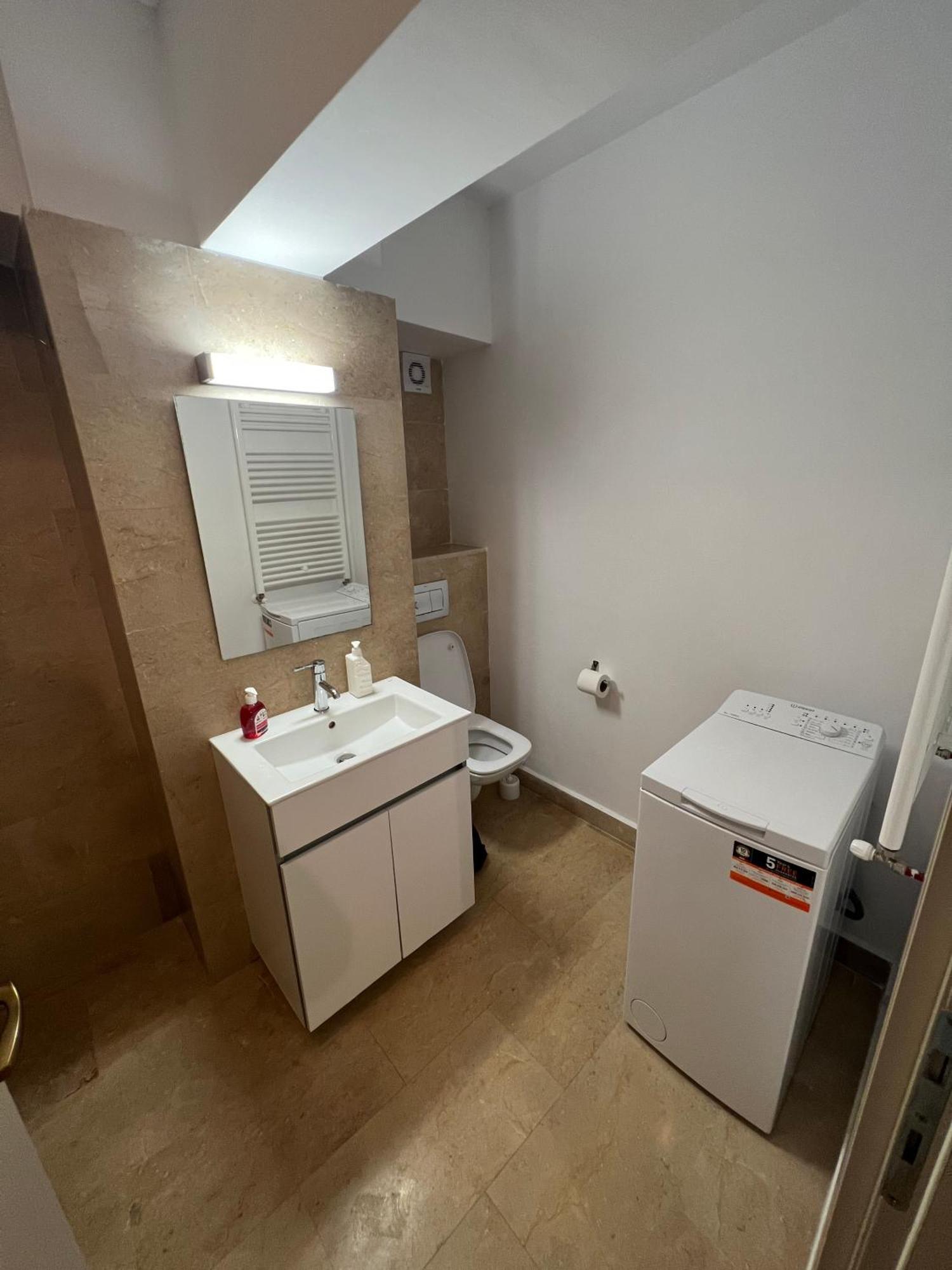 Airport Flyhub Chic Apartment Iasi Ngoại thất bức ảnh