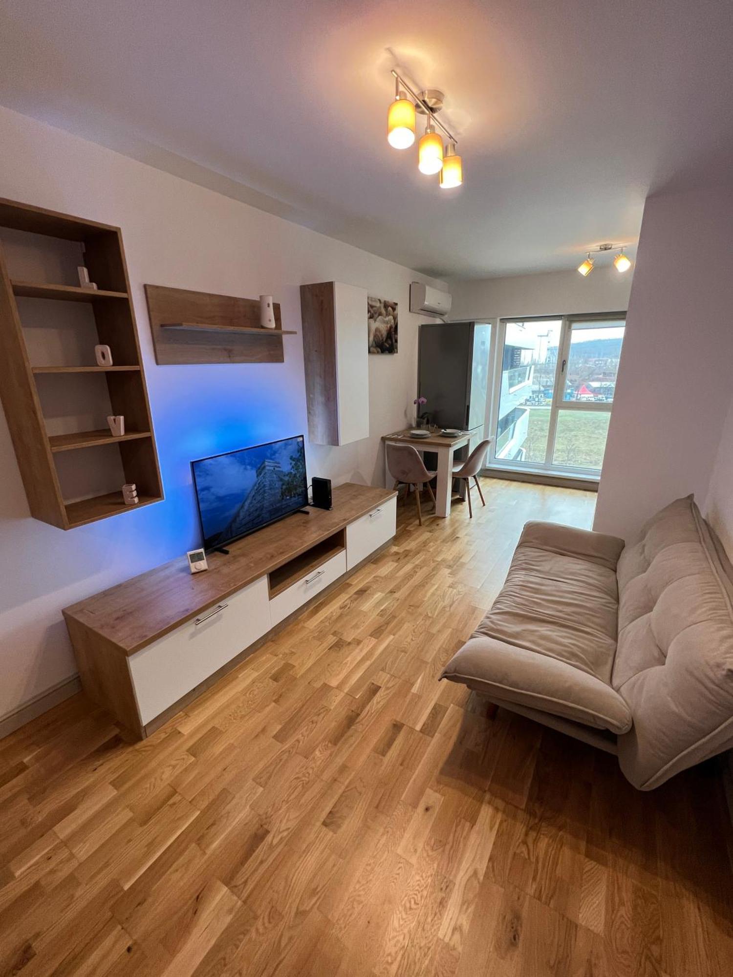Airport Flyhub Chic Apartment Iasi Ngoại thất bức ảnh